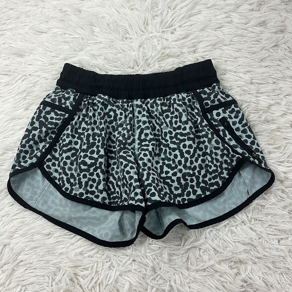 Lululemon Tracker Short III *4-way Stretch Ace Spot Tranquil Blue Black / Black